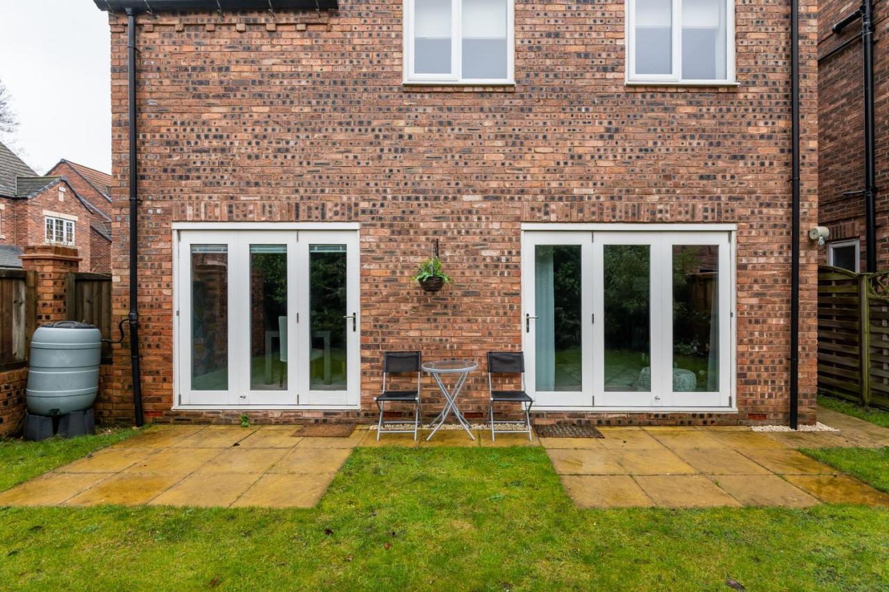 Spacious And Modern Townhouse I Pass The Keys York Exteriér fotografie